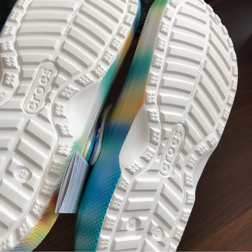 Mens Fully Lined Tie-Dye Classic Crocs Clogs NWT - Picture 2 of 7